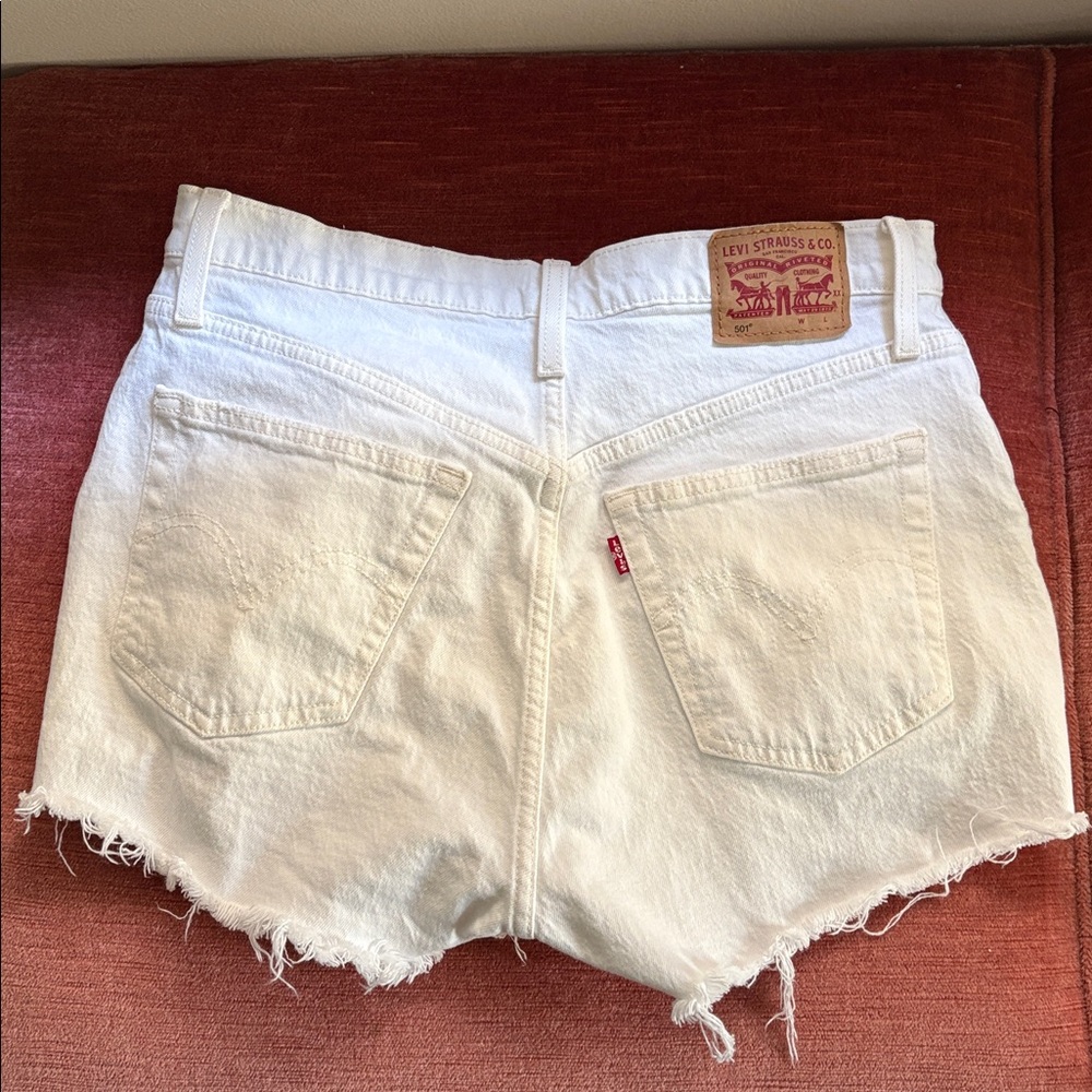 📌 Levi’s 501 Stretch White Denim Women Shorts 31 M 8 - Picture 6 of 9